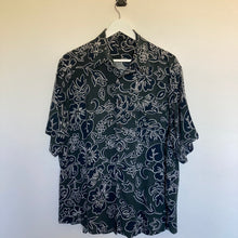 Charger l'image dans la galerie, chemise hawaienne vintage à fleurs ou à motifs homme - magnum