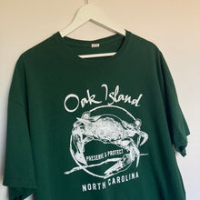 Charger l'image dans la galerie, Tee-shirt graphic vert foncé Oak Island (2XL)