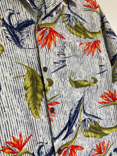 Charger l'image dans la galerie, Chemise hawaïenne à fleurs bleue et blanche (M)