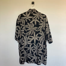 Charger l'image dans la galerie, Chemise hawaïenne à fleurs (XL)