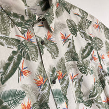 Charger l'image dans la galerie, Chemise hawaïenne Jack and Jones (M coupe cintrée) - motifs à fleurs pour homme