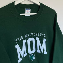 Charger l'image dans la galerie, Sweat vintage femme brodé MOM Ohio university