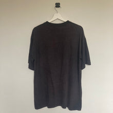 Charger l'image dans la galerie, T-shirt vintage 90's avec motif animal Made in Canada single stitch (M)