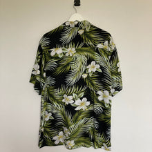 Charger l'image dans la galerie, Chemise hawaïenne noire et verte à fleurs pour homme