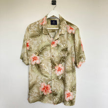 Charger l'image dans la galerie, chemise hawaienne vintage à fleurs ou à motifs homme - magnum