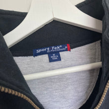 Charger l'image dans la galerie, Sweat vintage noir col à zip 1/4 logo entreprise brodé - unisexe coupe oversize