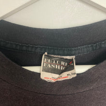 Charger l'image dans la galerie, T-shirt vintage 90's avec motif animal Made in Canada single stitch (M)