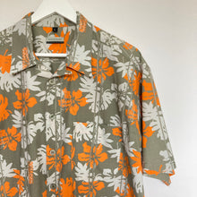 Charger l'image dans la galerie, Chemise hawaïenne vintage C&A à fleurs pour homme et femme