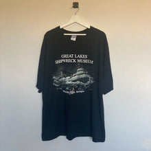 Charger l'image dans la galerie, T-shirt vintage noir à imprimé (2XL)