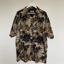 Charger l'image dans la galerie, Chemise hawaïenne vintage foncée à fleurs et à motifs pour homme