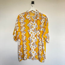 Charger l'image dans la galerie, Chemise hawaïenne vintage à fleurs (M/L)