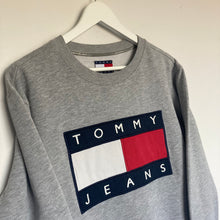 Charger l'image dans la galerie, Sweat gris Tommy Hilfiger (M)