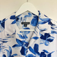 Charger l'image dans la galerie, Chemise hawaïenne à fleurs blanche et bleue (M)