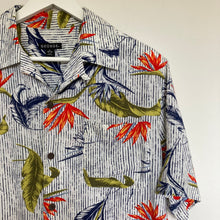 Charger l'image dans la galerie, Chemise hawaïenne à fleurs à rayures