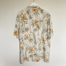 Charger l'image dans la galerie, Chemise hawaïenne vintage à fleurs et à motifs pour homme - couleurs claires