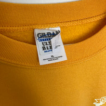 Charger l'image dans la galerie, Sweat vintage homme jaune Made in Haiti
