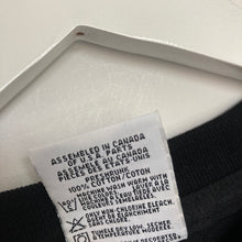 Charger l'image dans la galerie, Tee-shirt vintage noir Hard Rock Café Banff made in Canada (S)