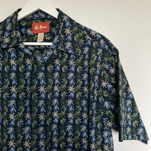 Charger l'image dans la galerie, chemise hawaienne vintage à fleurs ou à motifs homme - magnum