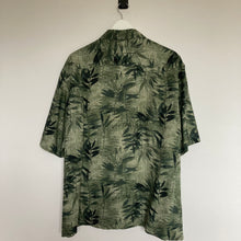 Charger l'image dans la galerie, Chemise à fleurs verte foncée pour homme