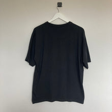 Charger l'image dans la galerie, Tee-shirt vintage noir Hard Rock Café avec flamme (M)