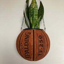 Charger l'image dans la galerie, pot-de-fleurs-ballon-de-basket-basketball-planter