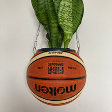 Charger l'image dans la galerie, pot-de-fleurs-ballon-de-basket-molten-plante-vase-basketball-planter