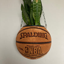 Charger l'image dans la galerie, pot-de-fleurs-ballon-de-basket-spalding-basketball-planter