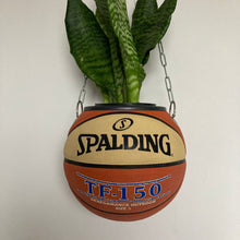 Charger l'image dans la galerie, pot-de-fleurs-ballon-de-basket-vase-basketball-planter-spalding
