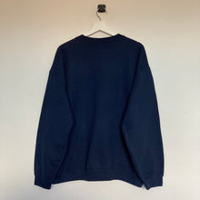 Charger l'image dans la galerie, sweat-vintage-disney-noel-bleu-marine-homme