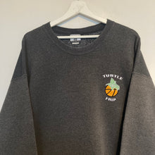 Charger l'image dans la galerie, sweat-vintage-turtle-frip-homme-gris-oversize