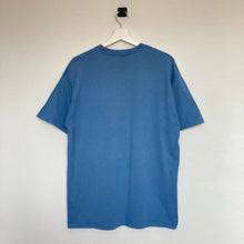 Charger l'image dans la galerie, t-shirt-bleu-homme-vintage-imprime-animal-exotique-oiseaux