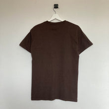 Charger l'image dans la galerie, t-shirt-marron-et-vert-homme-vintage-imprime-animal-crocodile-moutain