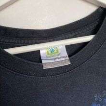 Charger l'image dans la galerie, t-shirt-noir-homme-vintage-imprime-graphique-multicolore