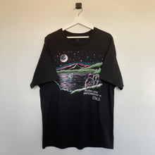 Charger l'image dans la galerie, t-shirt-noir-homme-vintage-imprime-moutain-loup-multicolore