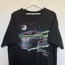 Charger l'image dans la galerie, t-shirt-noir-homme-vintage-imprime-moutain-loup-multicolore