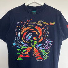 Charger l'image dans la galerie, t-shirt-noir-vintage-homme-imprime-graphique-multicolore