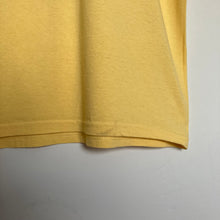 Charger l'image dans la galerie, t-shirt-vintage-homme-jaune-pastel-a-imprime-motif