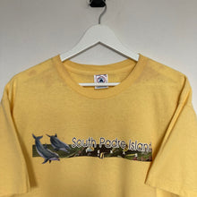 Charger l'image dans la galerie, t-shirt-vintage-homme-jaune-pastel-a-imprime-motif