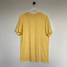 Charger l'image dans la galerie, t-shirt-vintage-homme-jaune-pastel-a-imprime-motif