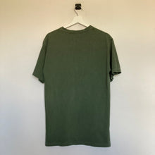 Charger l'image dans la galerie, t-shirt-vintage-homme-vert-a-imprime-motif-animal