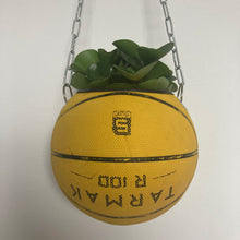 Charger l'image dans la galerie, vase-original-avec-un-ballon-de-basket-transforme-en-pot-de-fleurs-ou-cache-pot-décoration