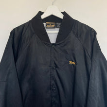 Charger l'image dans la galerie,      veste-vintage-americaine-homme-noire-satin-nylon-usa