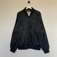 Charger l'image dans la galerie,      veste-vintage-americaine-homme-noire-satin-nylon-usa