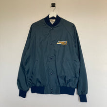 Charger l'image dans la galerie,     veste-vintage-bleue-homme-satin-nylon-usa-americaine