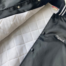 Charger l'image dans la galerie,      veste-vintage-bomber-homme-noire-americaine-satin-nylon-usa