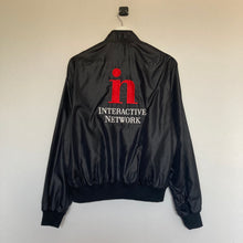 Charger l'image dans la galerie,      veste-vintage-noire-homme-americaine-satin-nylon-usa