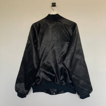 Charger l'image dans la galerie,      veste-vintage-noire-homme-satin-nylon-usa-americaine