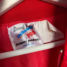Charger l'image dans la galerie, veste-vintage-rouge-imprime-au-dos-made-in-usa