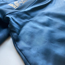 Charger l'image dans la galerie, Veste universitaire vintage en satin Made in USA (M)