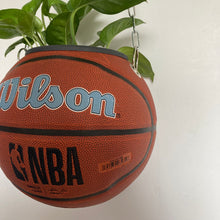 Charger l'image dans la galerie, ballon-de-basket-recycle-en-pot-de-fleurs-deco-basketball-memphis-grizzlies
